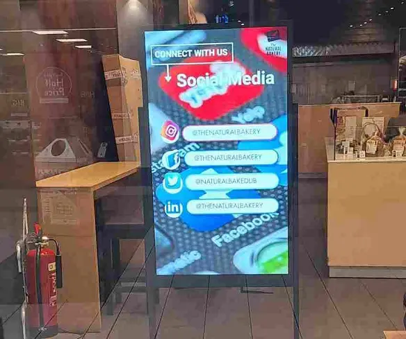 Hanging double-sided shop windows displays Hanging double-sided shop windows displays