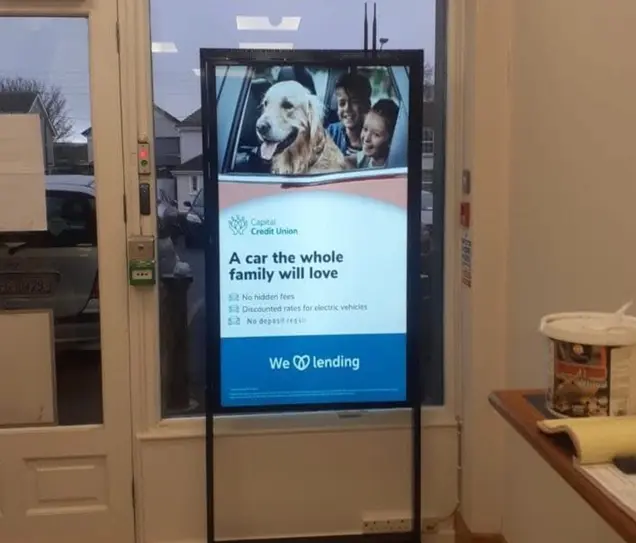 Hanging double-sided shop windows displays 