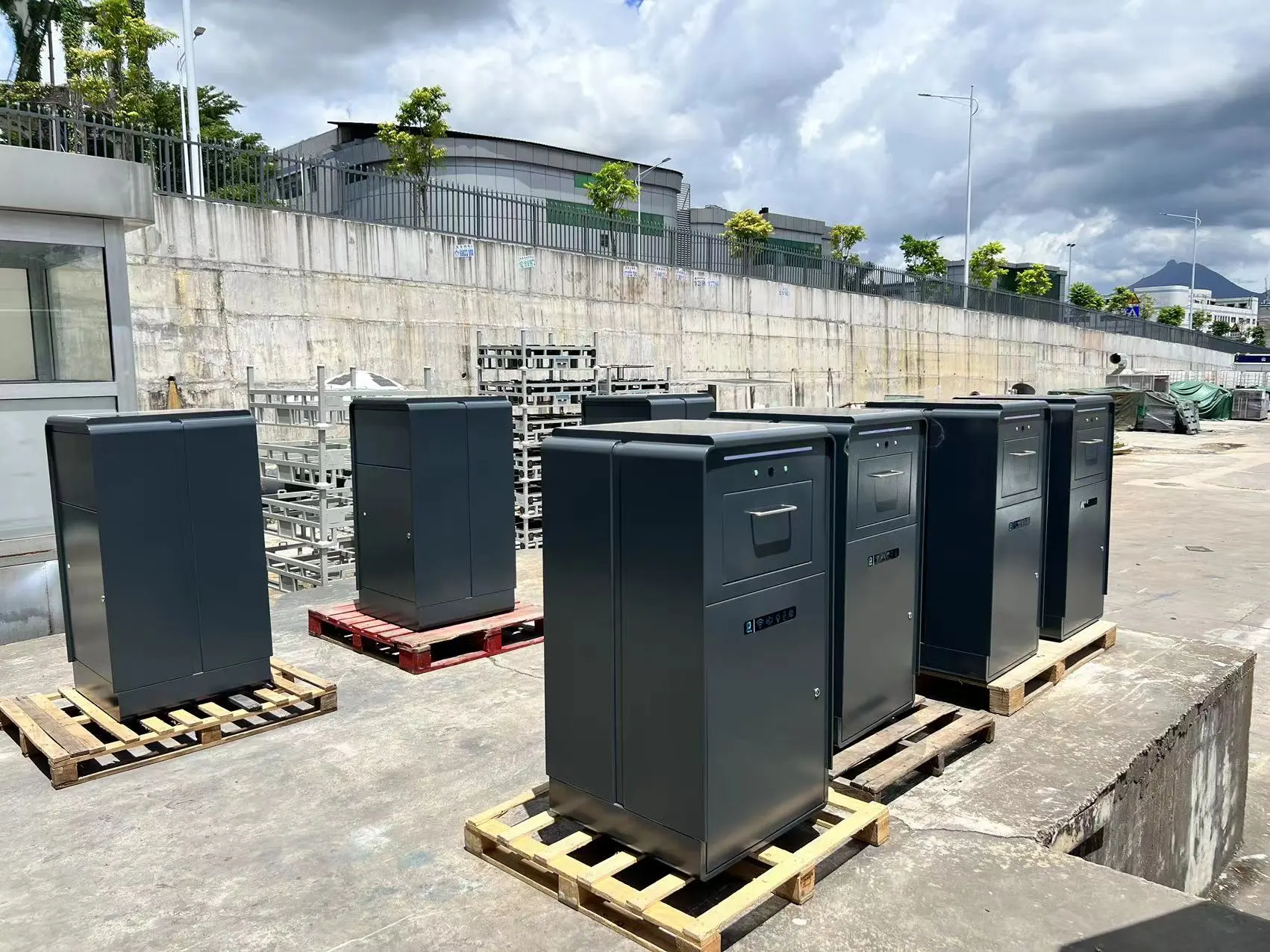 Outdoor Solar Smart Bin