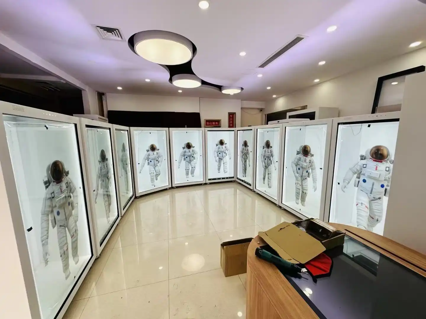 interactive holobox display 