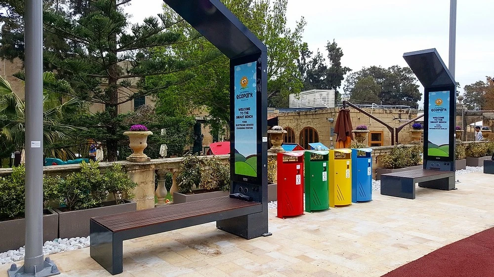 solar smart bench 