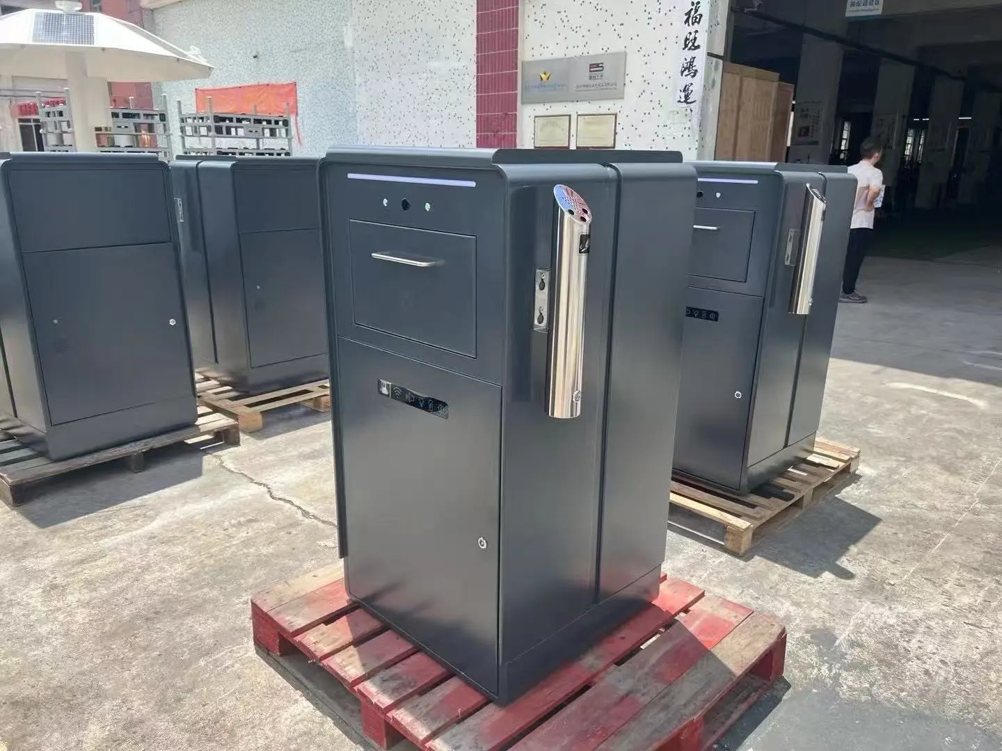 Smart Solar Powered Bin