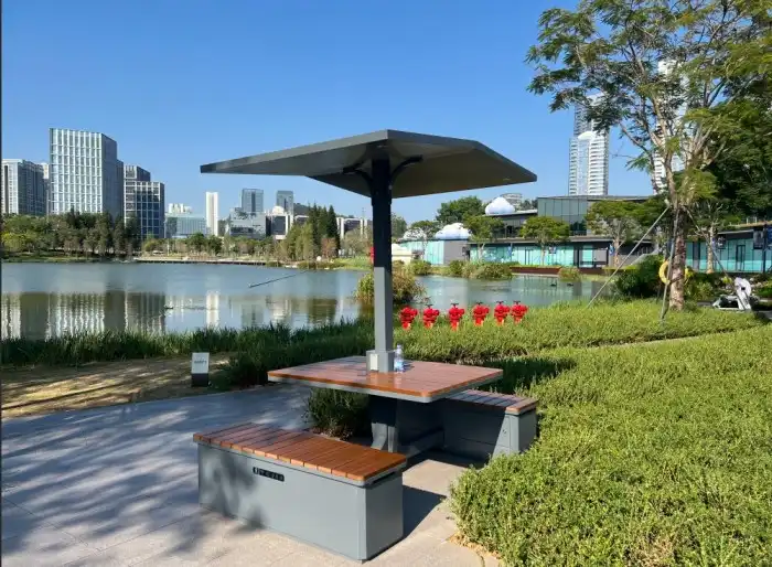 urban solar stool 