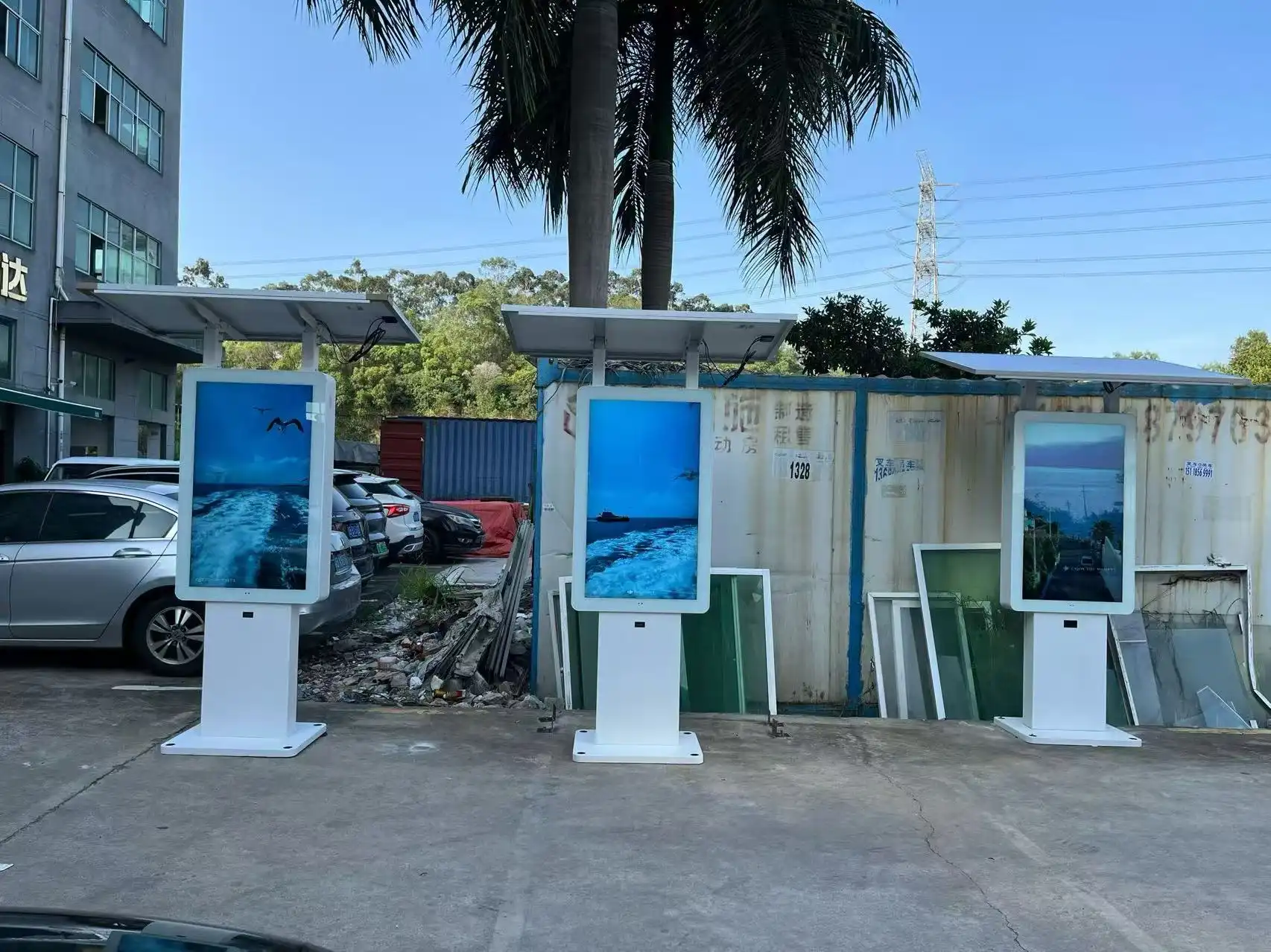 solar powered outdoor digital signage 
